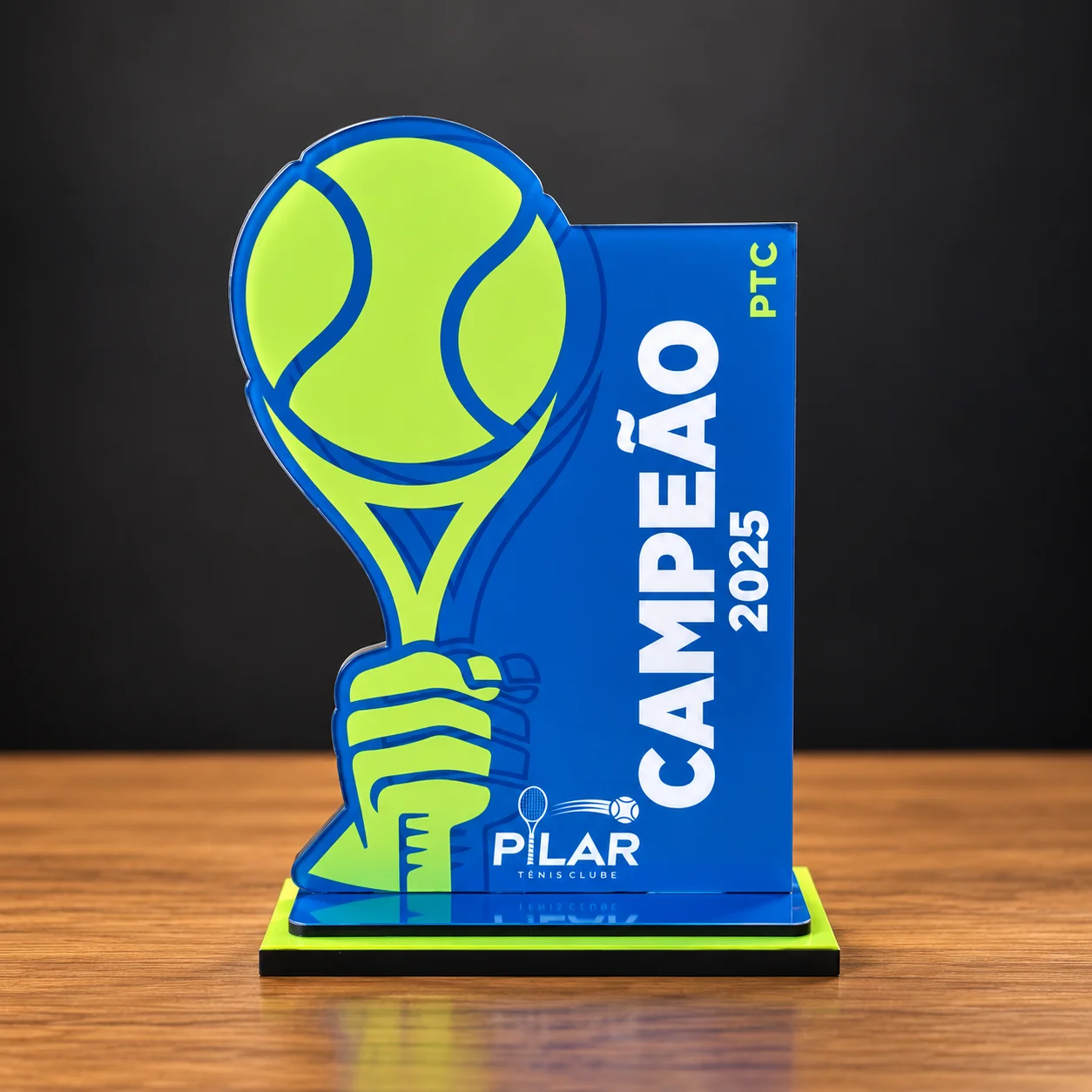 Troféus em MDF Adesivado